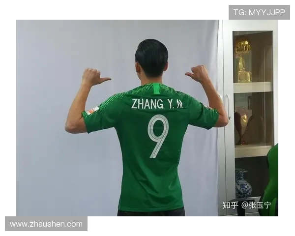 张玉宁家里冰箱贴满训练计划，连喝口水都掐表